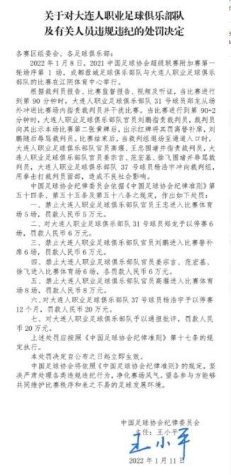 主体部分烟雾朦胧中依稀有一只五指微屈的左手出现，画面十分有意境和设计感